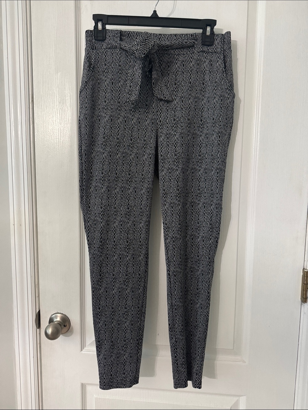 shosho Black & White Diamond Tie-Waist Cropped Pants
